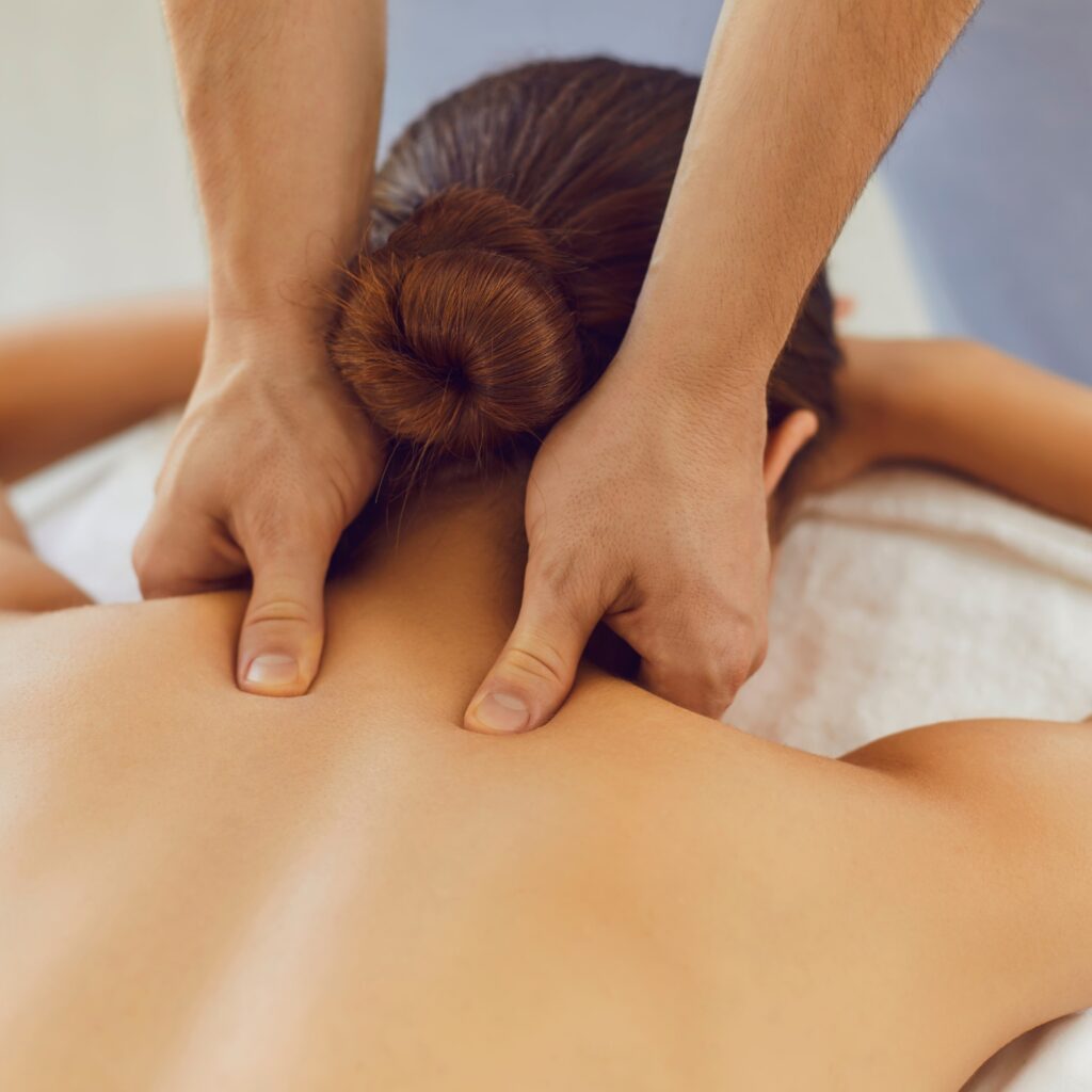 Il massaggio cervicale: come le mani possono curare il tuo dolore cervicale  - F-Medical Group